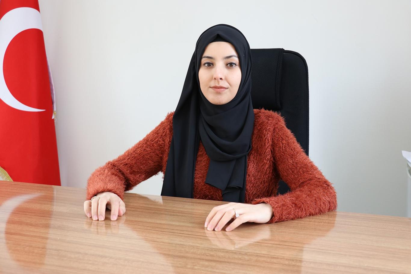 Türkiye'nin en genç kadın muhtarı oldu Türkiye'nin en genç kadın muhtarı oldu